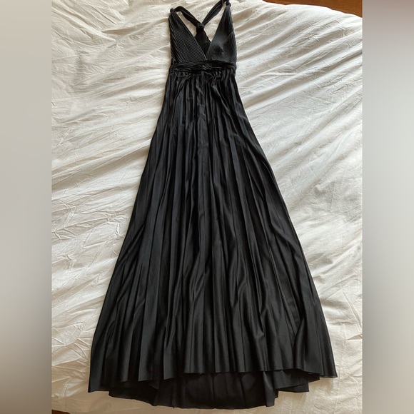ASOS black plunge neck pleated maxi - Picture 2 of 8